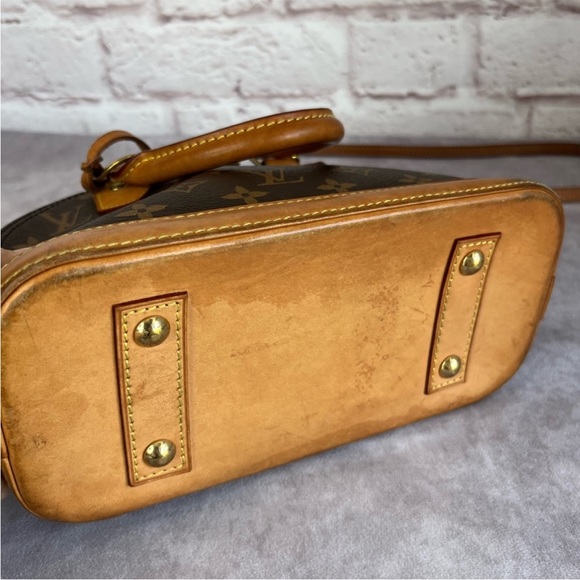 Louis Vuitton - Picture 6 of 11